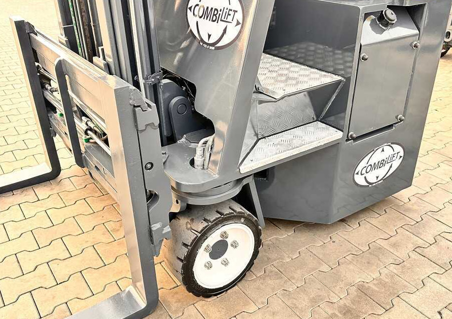 Combilift C2500CB / DUPLEX / 4100MM / DIESEL / FREE LIFT / FORK POSITIONER / SIDE SHIFT / LIKE NEW - Chariot multidirectionnel: photos 4 Combilift C2500CB / DUPLEX / 4100MM / DIESEL / FREE LIFT / FORK POSITIONER / SIDE SHIFT / LIKE NEW - Chariot multidirectionnel: photos 4