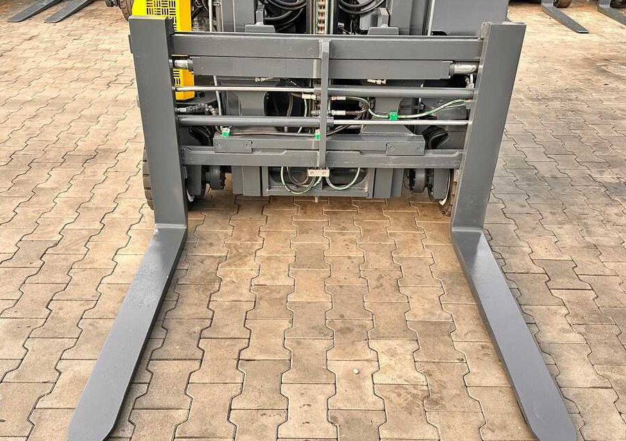 Combilift C2500CB / DUPLEX / 4100MM / DIESEL / FREE LIFT / FORK POSITIONER / SIDE SHIFT / LIKE NEW - Chariot multidirectionnel: photos 5 Combilift C2500CB / DUPLEX / 4100MM / DIESEL / FREE LIFT / FORK POSITIONER / SIDE SHIFT / LIKE NEW - Chariot multidirectionnel: photos 5