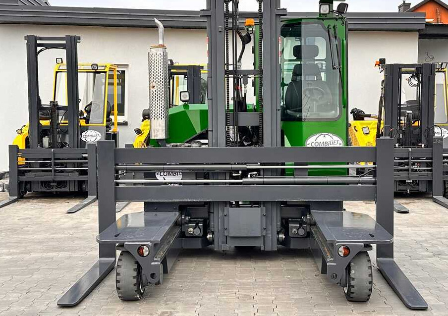 Combilift C3000 / 4100 MM / 3 TONS / PLATFORM / 1939 MTH / LPG / LIKE NEW - Chariot multidirectionnel: photos 2 Combilift C3000 / 4100 MM / 3 TONS / PLATFORM / 1939 MTH / LPG / LIKE NEW - Chariot multidirectionnel: photos 2