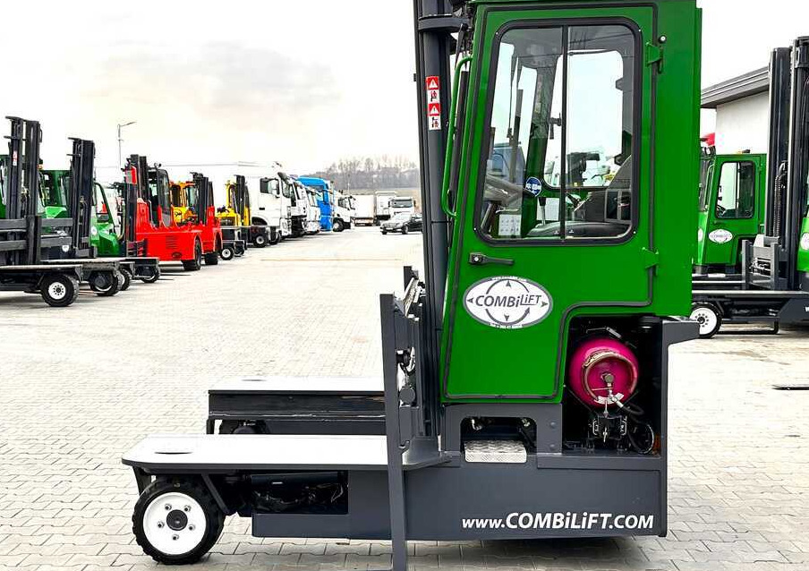 Combilift C3000 / 4100 MM / 3 TONS / PLATFORM / 1939 MTH / LPG / LIKE NEW - Chariot multidirectionnel: photos 3 Combilift C3000 / 4100 MM / 3 TONS / PLATFORM / 1939 MTH / LPG / LIKE NEW - Chariot multidirectionnel: photos 3