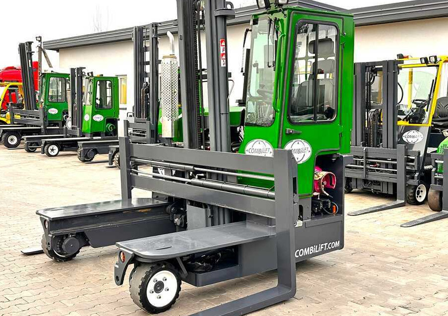 Combilift C3000 / 4100 MM / 3 TONS / PLATFORM / 1939 MTH / LPG / LIKE NEW - Chariot multidirectionnel: photos 1 Combilift C3000 / 4100 MM / 3 TONS / PLATFORM / 1939 MTH / LPG / LIKE NEW - Chariot multidirectionnel: photos 1