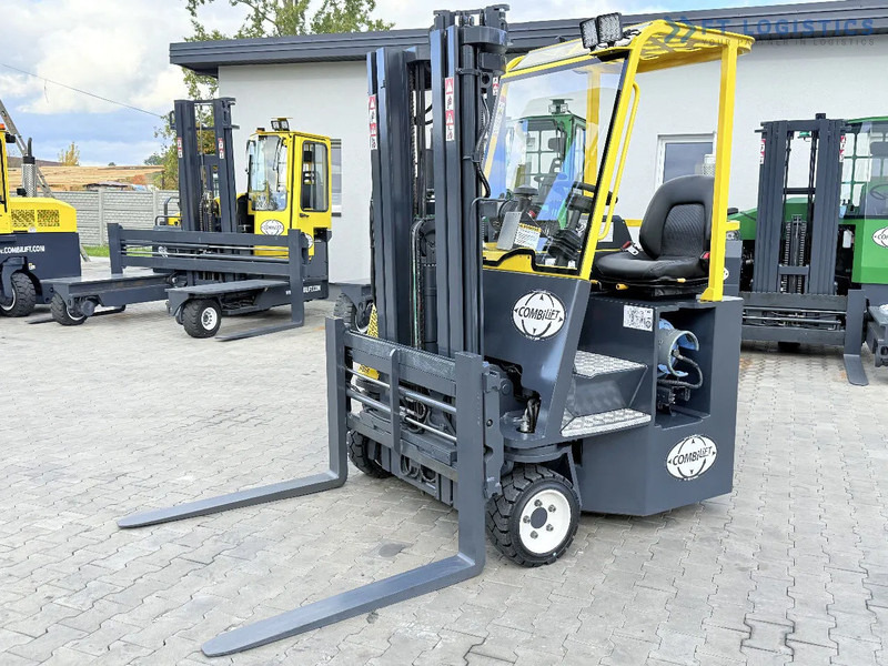 Combilift C3000CB / GAS / TRIPLEX 4900MM / FREE LIFT / FORK POSITIONER / SIDE SHIFT / EXCELLENT CONDITION / Wide range of four-way and sid - Chariot multidirectionnel: photos 5 Combilift C3000CB / GAS / TRIPLEX 4900MM / FREE LIFT / FORK POSITIONER / SIDE SHIFT / EXCELLENT CONDITION / Wide range of four-way and sid - Chariot multidirectionnel: photos 5