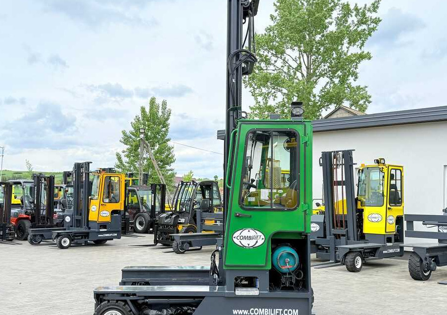 Combilift C4000 / GAS / TRIPLEX - 9300MM / FREE-LIFT / POSITIONER / LIKE NEW - Chariot multidirectionnel: photos 2 Combilift C4000 / GAS / TRIPLEX - 9300MM / FREE-LIFT / POSITIONER / LIKE NEW - Chariot multidirectionnel: photos 2