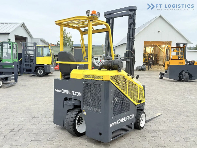 Combilift CB2500 / DUPLEX / 4100MM / DIESEL / FREE LIFT / FORK POSITIONER / SIDE SHIFT / LIKE NEW / Wide range of four-way and side loader - Chariot multidirectionnel: photos 5 Combilift CB2500 / DUPLEX / 4100MM / DIESEL / FREE LIFT / FORK POSITIONER / SIDE SHIFT / LIKE NEW / Wide range of four-way and side loader - Chariot multidirectionnel: photos 5