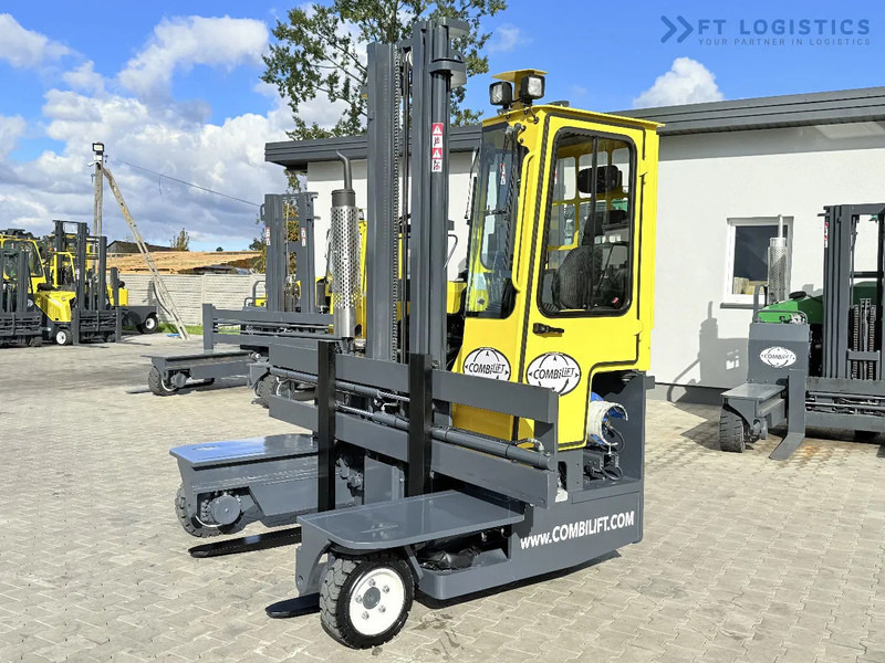 Combilift FOUR-WAY / MULTI-DIRECTIONAL FORKLIFT / ONLY 491 HOURS / C2500 / GAS / DUPLEX 4600MM / SHORT – ONLY 1900MM / WIDTH 2700MM WITH F - Chariot multidirectionnel: photos 3 Combilift FOUR-WAY / MULTI-DIRECTIONAL FORKLIFT / ONLY 491 HOURS / C2500 / GAS / DUPLEX 4600MM / SHORT – ONLY 1900MM / WIDTH 2700MM WITH F - Chariot multidirectionnel: photos 3