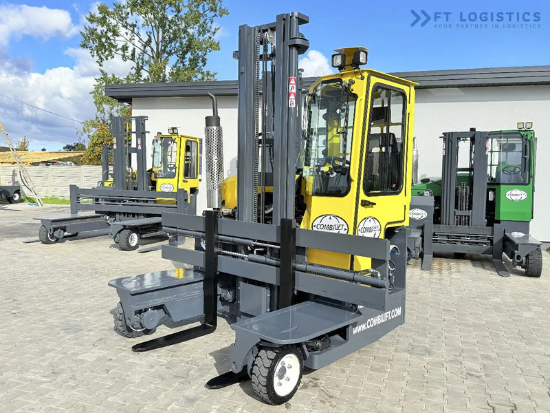 Combilift FOUR-WAY / MULTI-DIRECTIONAL FORKLIFT / ONLY 491 HOURS / C2500 / GAS / DUPLEX 4600MM / SHORT – ONLY 1900MM / WIDTH 2700MM WITH F - Chariot multidirectionnel: photos 2 Combilift FOUR-WAY / MULTI-DIRECTIONAL FORKLIFT / ONLY 491 HOURS / C2500 / GAS / DUPLEX 4600MM / SHORT – ONLY 1900MM / WIDTH 2700MM WITH F - Chariot multidirectionnel: photos 2