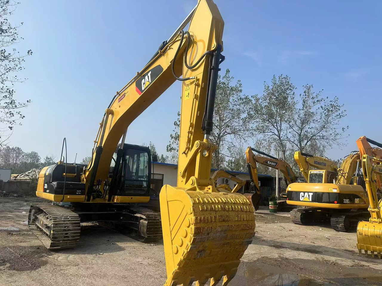CATERPILLAR - Pelle sur chenille: photos 3 CATERPILLAR - Pelle sur chenille: photos 3