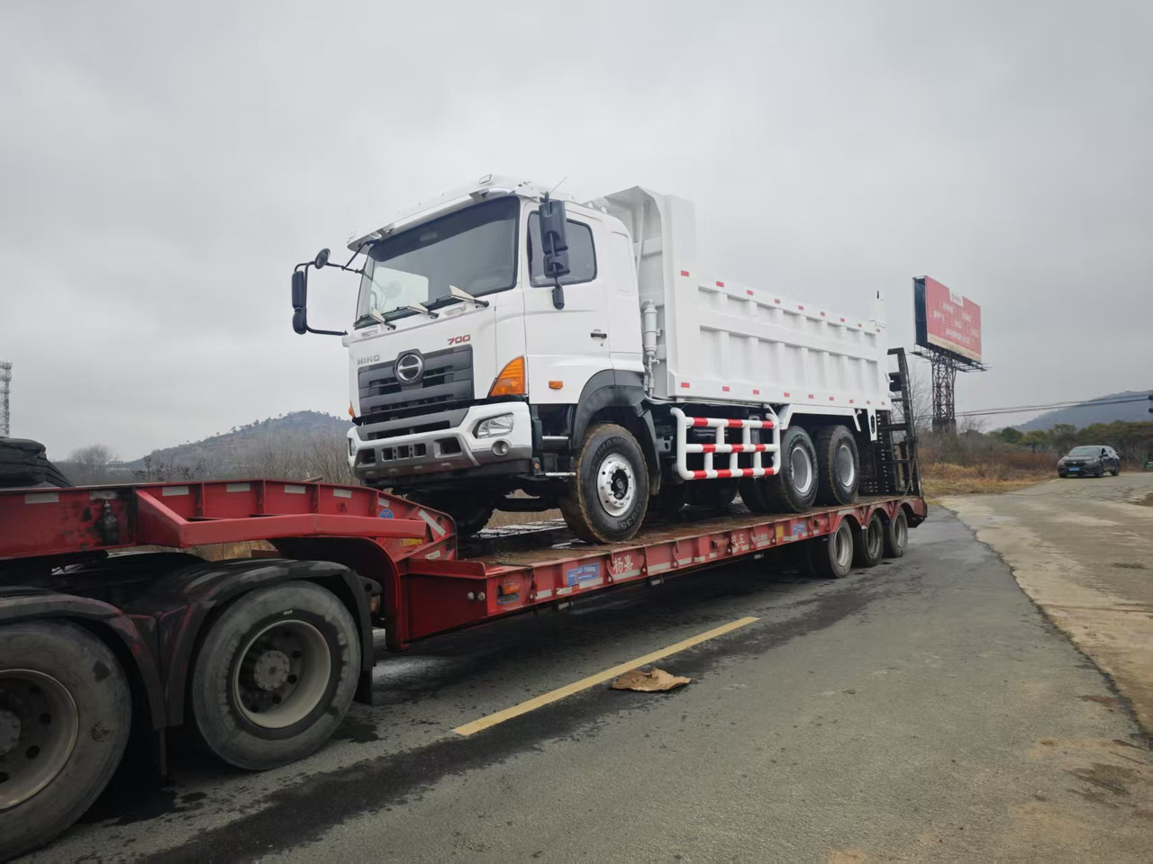 HINO HINO 700 - Camion benne: photos 2 HINO HINO 700 - Camion benne: photos 2