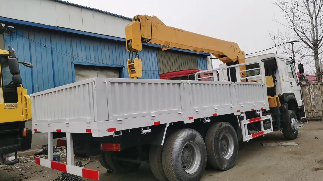 HOWO 371 - Camion grue: photos 3 HOWO 371 - Camion grue: photos 3