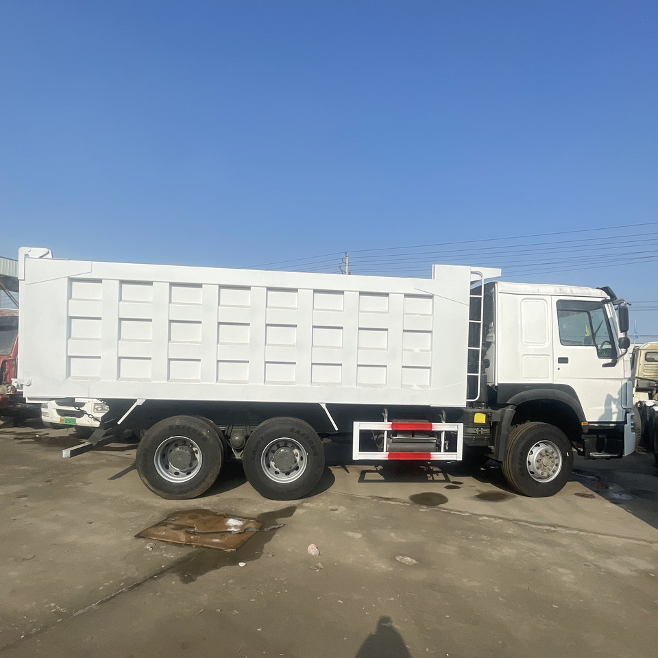 HOWO 6*4 DUMP TRUCK - Camion benne: photos 3 HOWO 6*4 DUMP TRUCK - Camion benne: photos 3