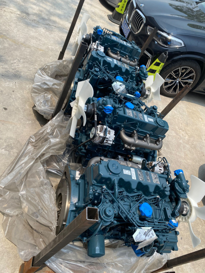 KUBOTA V3600 - Moteur pour Pelle: photos 2 KUBOTA V3600 - Moteur pour Pelle: photos 2