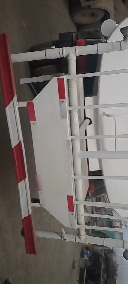 SINOTRUK 20 cubic meters tank - Camion citerne: photos 4 SINOTRUK 20 cubic meters tank - Camion citerne: photos 4