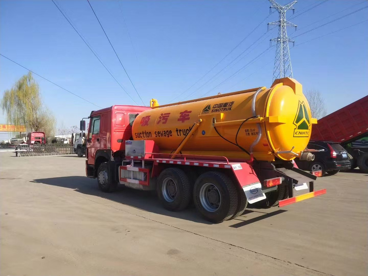 SINOTRUK SINOTRUK 336 suction sewage truck - Camion porte-conteneur/ Caisse mobile: photos 4 SINOTRUK SINOTRUK 336 suction sewage truck - Camion porte-conteneur/ Caisse mobile: photos 4