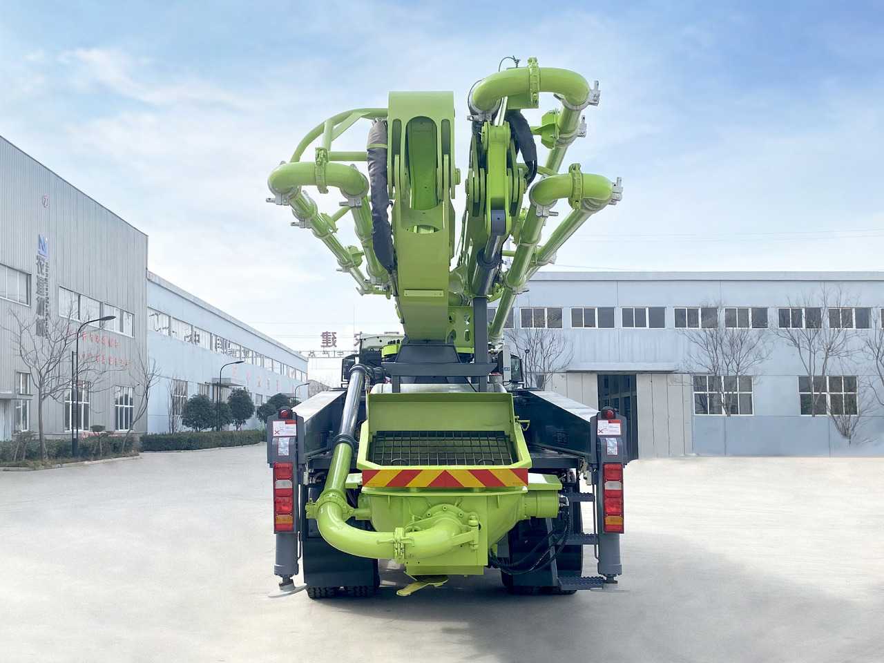 SITRAK 4×2, ZLJ5230THB - Camion malaxeur pompe: photos 3 SITRAK 4×2, ZLJ5230THB - Camion malaxeur pompe: photos 3