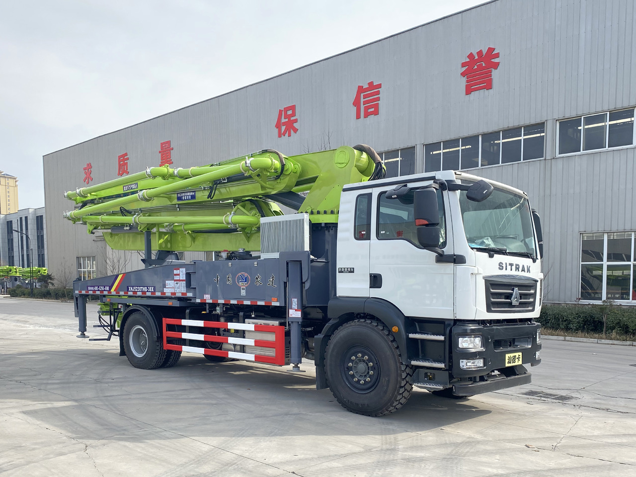 SITRAK 4×2, ZLJ5230THB - Camion malaxeur pompe: photos 3 SITRAK 4×2, ZLJ5230THB - Camion malaxeur pompe: photos 3