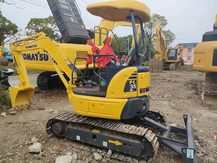 Best Quality Komatsu PC35-2 Used Mini Excavator Earth-moving Machinery in Good Condition - Pelle sur chenille: photos 2 Best Quality Komatsu PC35-2 Used Mini Excavator Earth-moving Machinery in Good Condition - Pelle sur chenille: photos 2