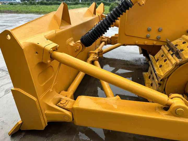 China Brand Bulldozer Shantui SD22 Used Bulldozer Low Price Bulldozer Market Machinery and Equipment for Sale - Bulldozer: photos 5 China Brand Bulldozer Shantui SD22 Used Bulldozer Low Price Bulldozer Market Machinery and Equipment for Sale - Bulldozer: photos 5