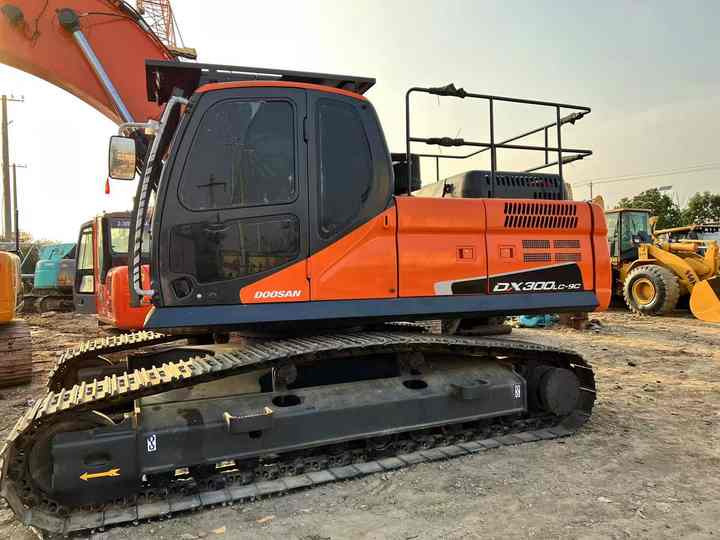 Doosan Construction Equipment Dx300 , Used Earth-moving Machine Doosan Excavator , Doosan Heavy Machines for Sale - Pelle: photos 3 Doosan Construction Equipment Dx300 , Used Earth-moving Machine Doosan Excavator , Doosan Heavy Machines for Sale - Pelle: photos 3