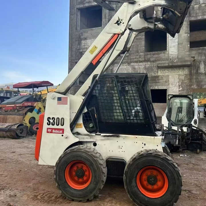 Second Hand BOBCAT S300 Skid-steer Loader with Very Good Performance Is for Sale at a Low Price - Mini chargeuse: photos 1 Second Hand BOBCAT S300 Skid-steer Loader with Very Good Performance Is for Sale at a Low Price - Mini chargeuse: photos 1