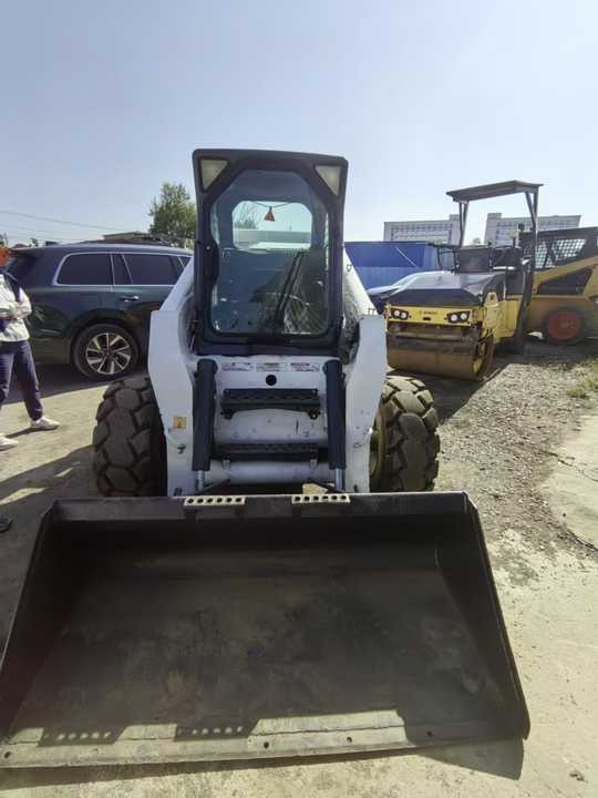 Second Hand Bobcat S300 Skid Steer Loader High Quality Cheap 95% New Used Mini Bobcati Bobcate S300 - Mini chargeuse: photos 3 Second Hand Bobcat S300 Skid Steer Loader High Quality Cheap 95% New Used Mini Bobcati Bobcate S300 - Mini chargeuse: photos 3