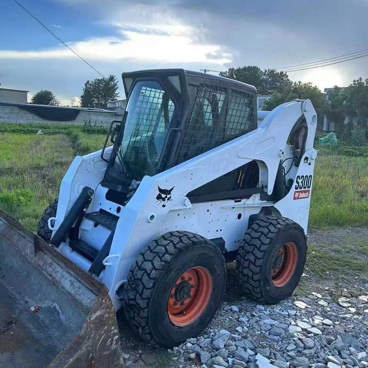 Used Bob Cat Bob Cat S300 Used Mini Skid Steer Wheel Loader Multifunctional Track Loaders Bobcat S300 - Chargeuse sur pneus: photos 5 Used Bob Cat Bob Cat S300 Used Mini Skid Steer Wheel Loader Multifunctional Track Loaders Bobcat S300 - Chargeuse sur pneus: photos 5
