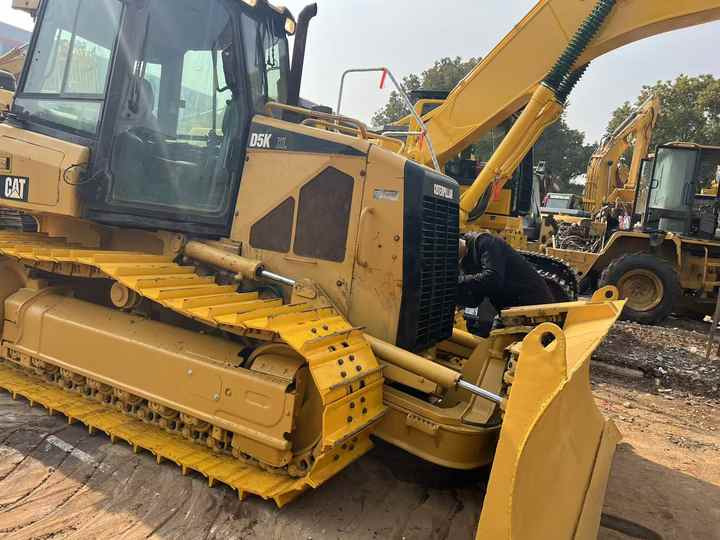 Used Cat Mini Bulldozer D5k Cat Dozers - Bulldozer: photos 2 Used Cat Mini Bulldozer D5k Cat Dozers - Bulldozer: photos 2