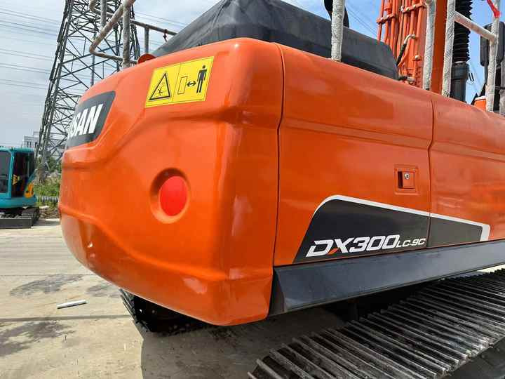 Used Digger DOOSAN DX300 Construction Machinery Construction Digger Used DOOSAN DX300 Cheap Excavator - Pelle sur chenille: photos 5 Used Digger DOOSAN DX300 Construction Machinery Construction Digger Used DOOSAN DX300 Cheap Excavator - Pelle sur chenille: photos 5