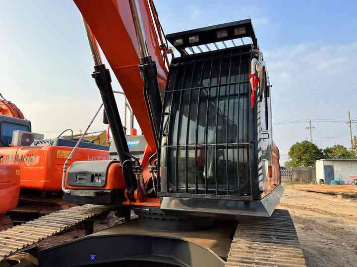 Used Digger DOOSAN DX300 Construction Machinery Construction Digger Used DOOSAN DX300 Cheap Excavator - Pelle sur chenille: photos 4 Used Digger DOOSAN DX300 Construction Machinery Construction Digger Used DOOSAN DX300 Cheap Excavator - Pelle sur chenille: photos 4