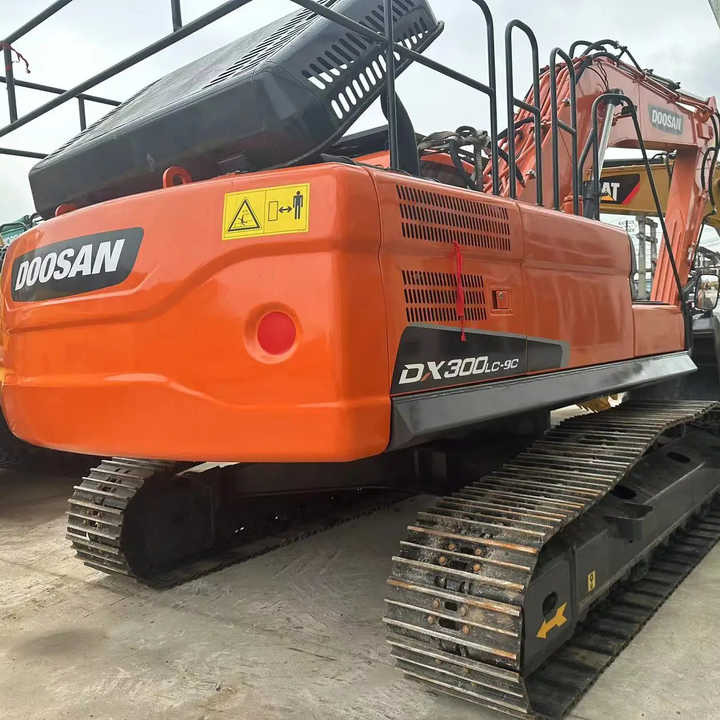 Used Excavator Doosan DX300 Excavators Mini Equipment Earth Moving Machinery Doosan Digger Excavator for Sale - Pelle sur chenille: photos 2 Used Excavator Doosan DX300 Excavators Mini Equipment Earth Moving Machinery Doosan Digger Excavator for Sale - Pelle sur chenille: photos 2