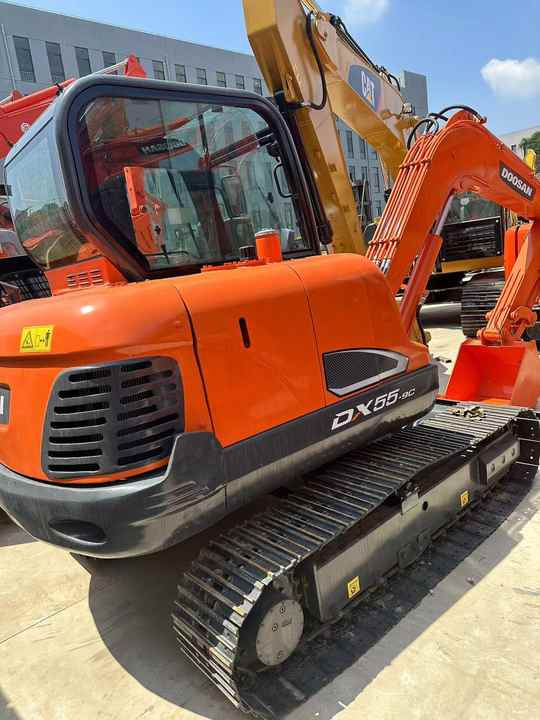 Used Excavator Doosan DX55 Excavators Mini Equipment Earth Moving Machinery Doosan Digger Excavator for Sale - Pelle sur chenille: photos 3 Used Excavator Doosan DX55 Excavators Mini Equipment Earth Moving Machinery Doosan Digger Excavator for Sale - Pelle sur chenille: photos 3