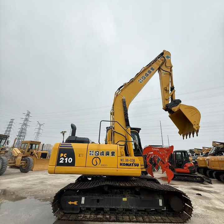 Used Good Quality Japan Original PC210-8 in Good Condition PC210-8 Komatsu - Pelle sur chenille: photos 3 Used Good Quality Japan Original PC210-8 in Good Condition PC210-8 Komatsu - Pelle sur chenille: photos 3