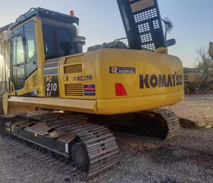 Used Komatsu PC210-8 for sale at an affordable price - Pelle sur chenille: photos 1 Used Komatsu PC210-8 for sale at an affordable price - Pelle sur chenille: photos 1