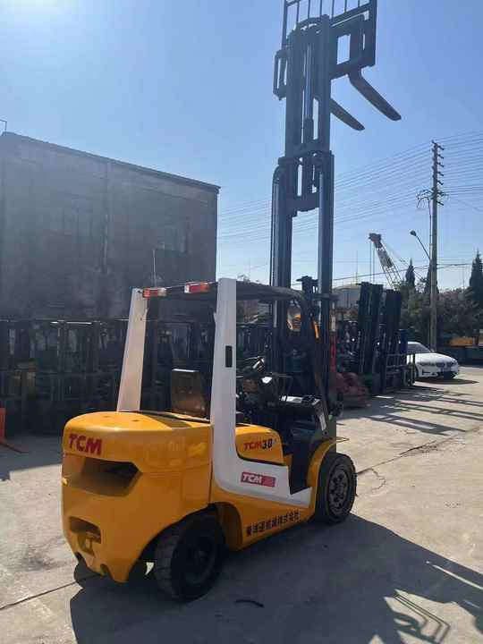 Very Good Condition and Cheap Price 3 Tonne TCM Forklift Run Performance TCM30 Forklift for Sale - Chariot élévateur: photos 2 Very Good Condition and Cheap Price 3 Tonne TCM Forklift Run Performance TCM30 Forklift for Sale - Chariot élévateur: photos 2
