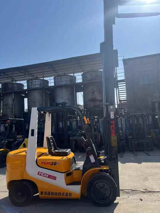Very Good Condition and Cheap Price 3 Tonne TCM Forklift Run Performance TCM30 Forklift for Sale - Chariot élévateur: photos 5 Very Good Condition and Cheap Price 3 Tonne TCM Forklift Run Performance TCM30 Forklift for Sale - Chariot élévateur: photos 5