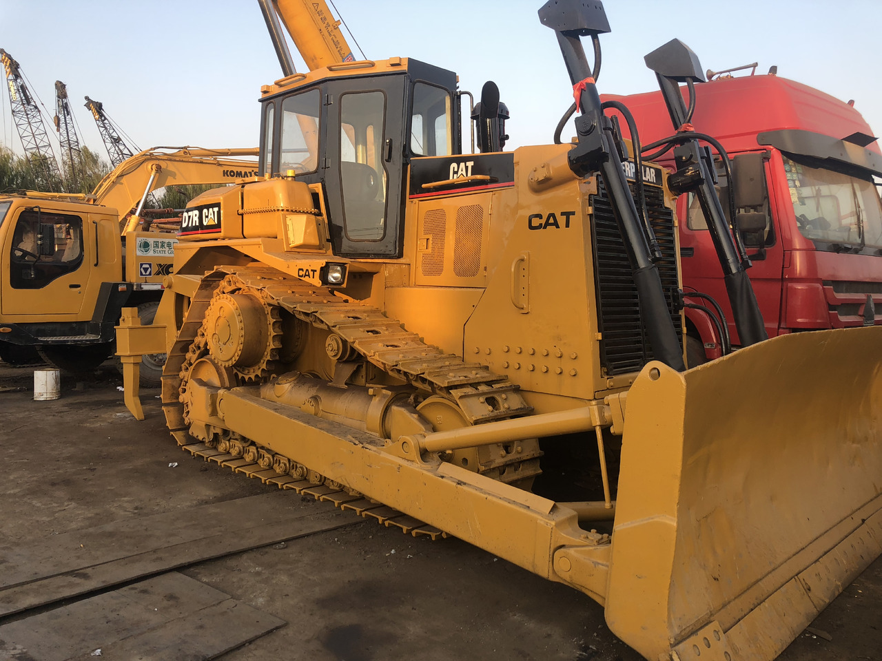 Used bulldozer CAT D7R high quality hotsale - Bulldozer: photos 2 Used bulldozer CAT D7R high quality hotsale - Bulldozer: photos 2