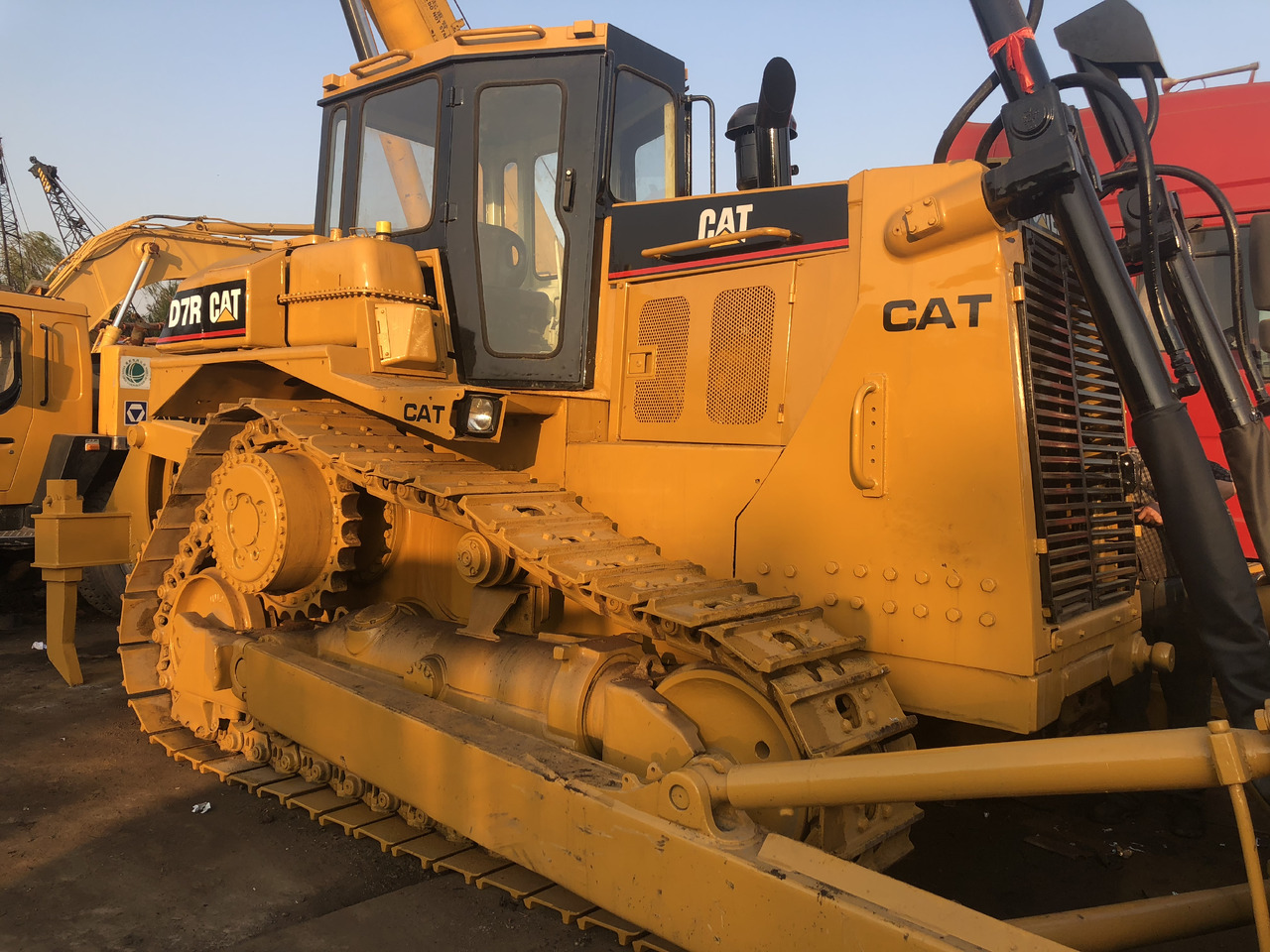 Used bulldozer CAT D7R high quality hotsale - Bulldozer: photos 1 Used bulldozer CAT D7R high quality hotsale - Bulldozer: photos 1