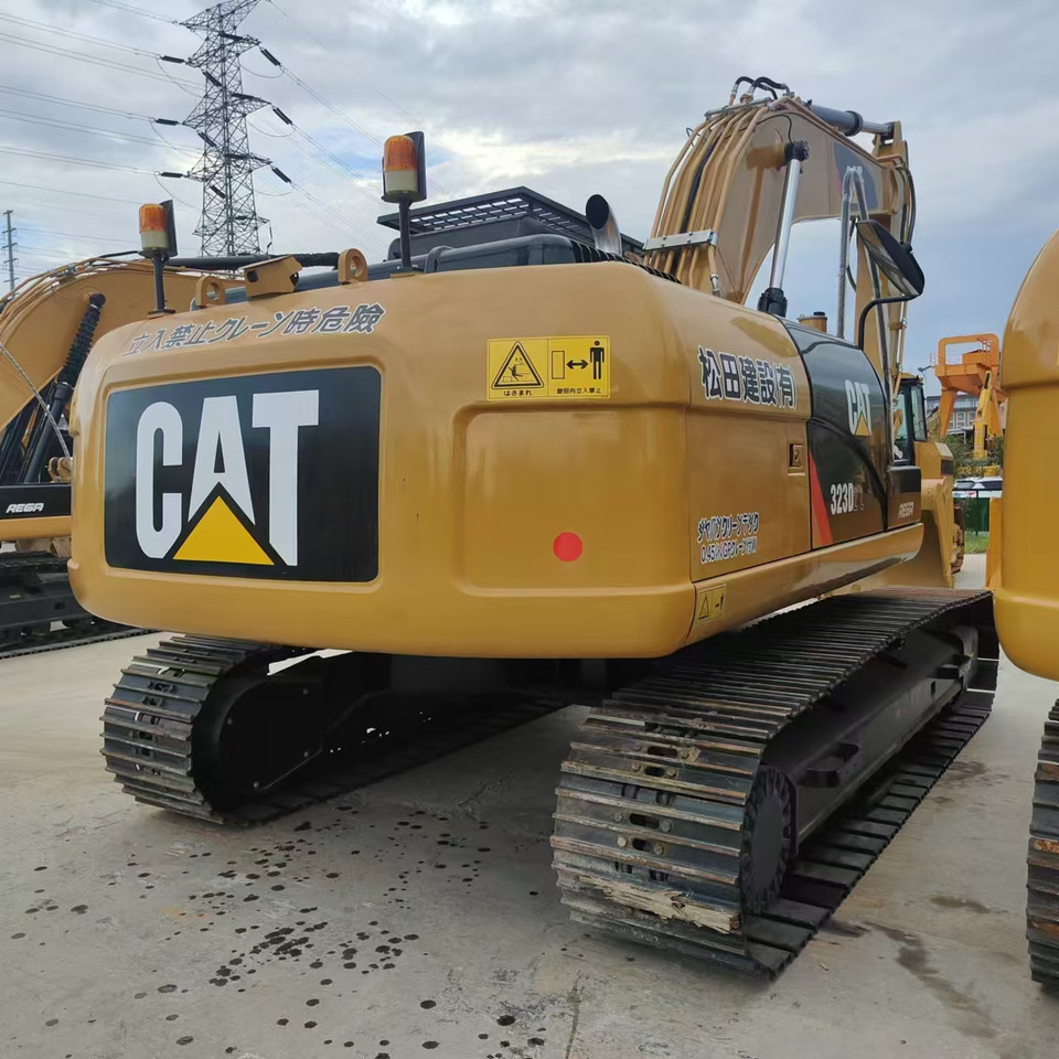 Used high quality excavator CAT 323D2L Made in Japan - Pelle sur chenille: photos 5 Used high quality excavator CAT 323D2L Made in Japan - Pelle sur chenille: photos 5