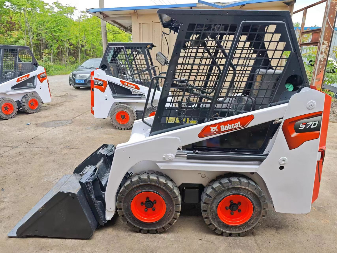 BOBCAT S70 - Mini chargeuse: photos 1 BOBCAT S70 - Mini chargeuse: photos 1