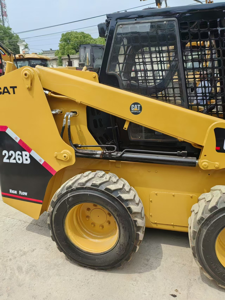 CATERPILLAR 226B - Mini chargeuse: photos 2 CATERPILLAR 226B - Mini chargeuse: photos 2
