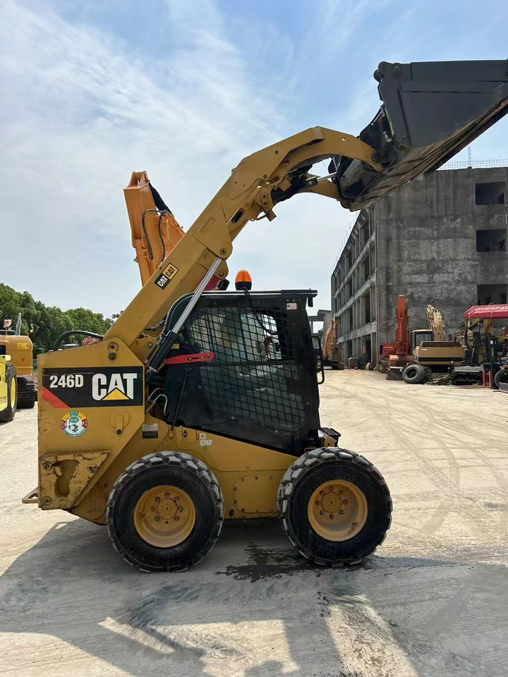 CATERPILLAR 246D - Mini chargeuse: photos 2 CATERPILLAR 246D - Mini chargeuse: photos 2