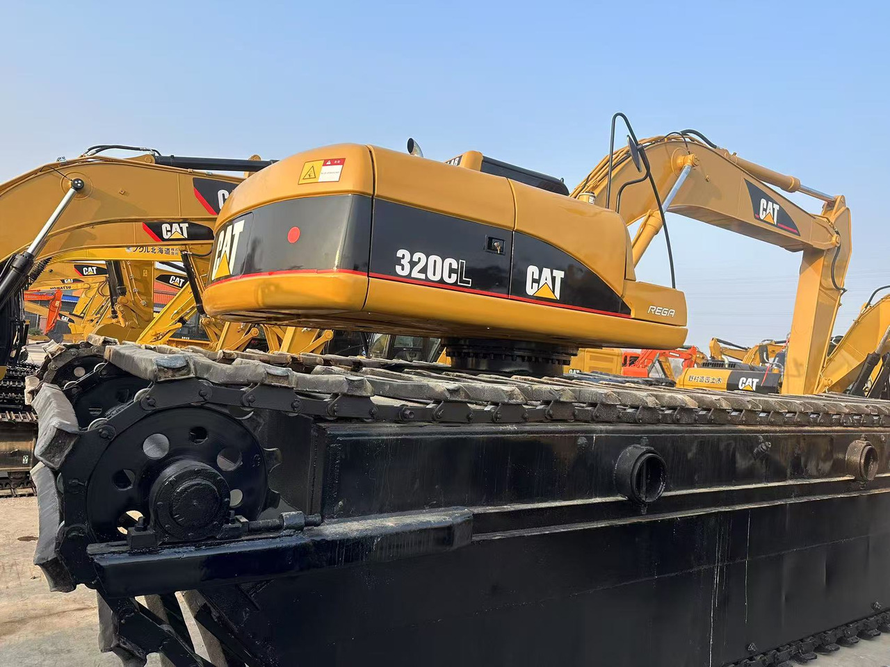 CATERPILLAR 320C Amphibious excavator - Excavatrice amphibie: photos 5 CATERPILLAR 320C Amphibious excavator - Excavatrice amphibie: photos 5