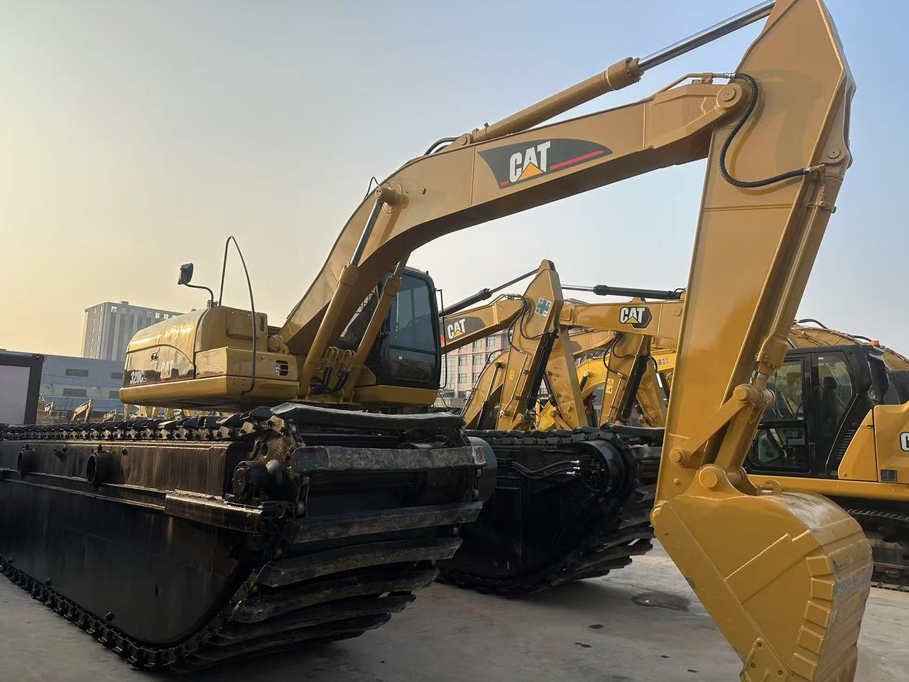 CATERPILLAR 320C - Excavatrice amphibie: photos 4 CATERPILLAR 320C - Excavatrice amphibie: photos 4