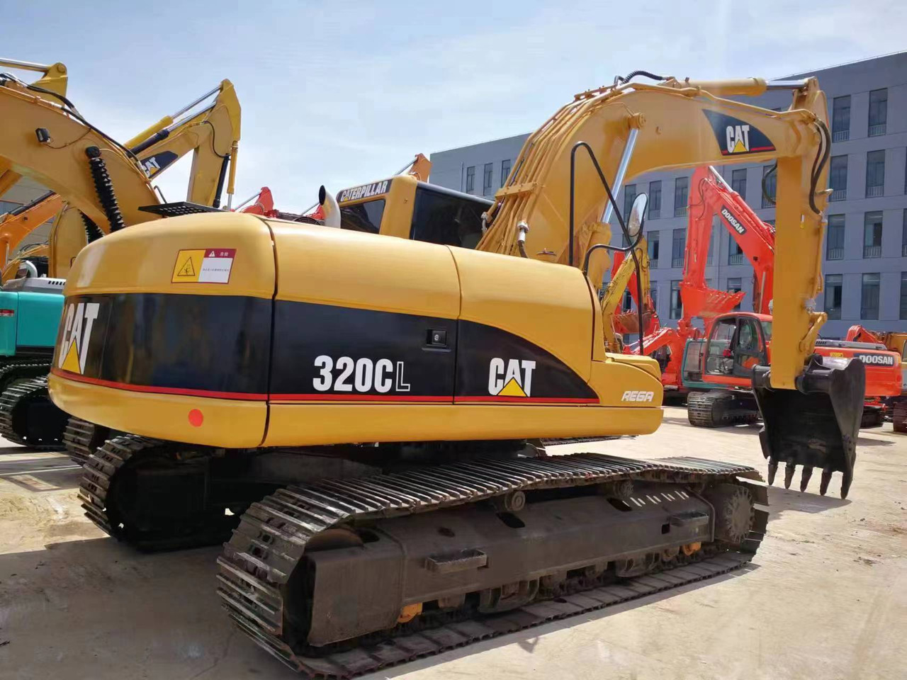 CATERPILLAR 320CL - Pelle sur chenille: photos 2 CATERPILLAR 320CL - Pelle sur chenille: photos 2
