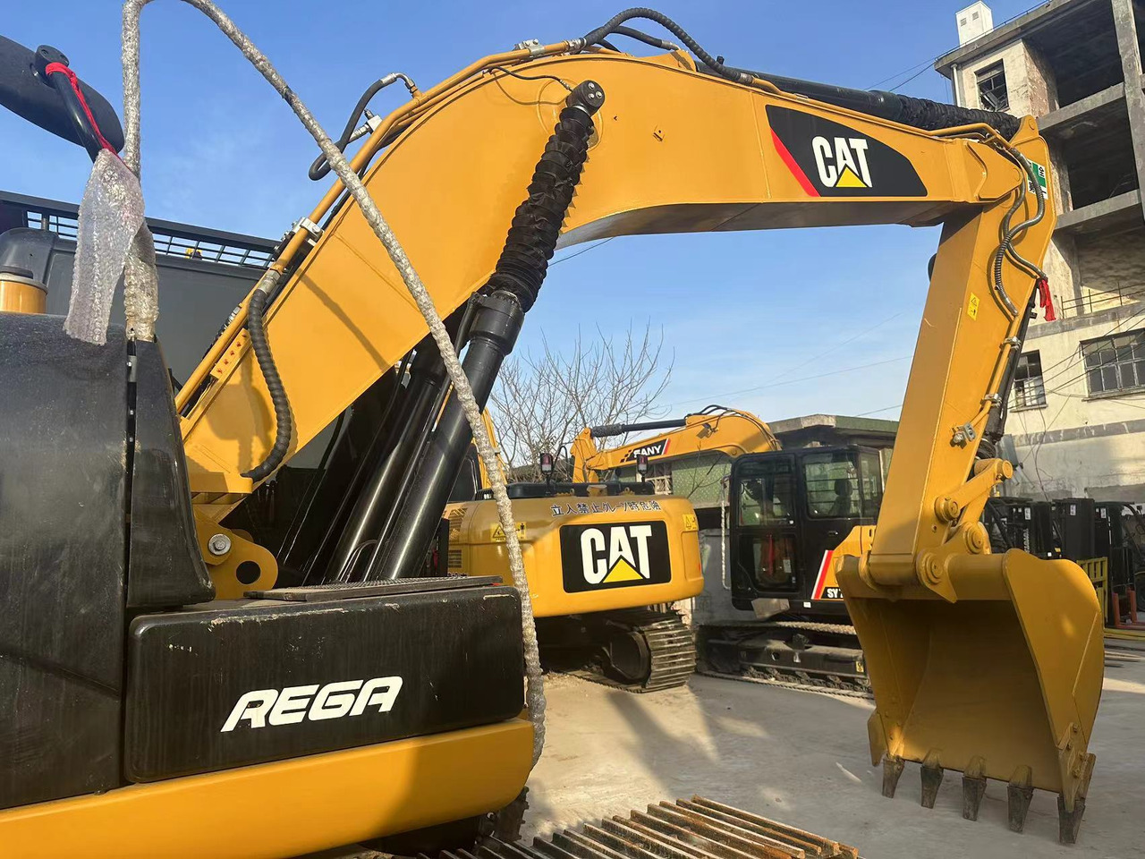 CATERPILLAR 320D - Pelle sur chenille: photos 2 CATERPILLAR 320D - Pelle sur chenille: photos 2