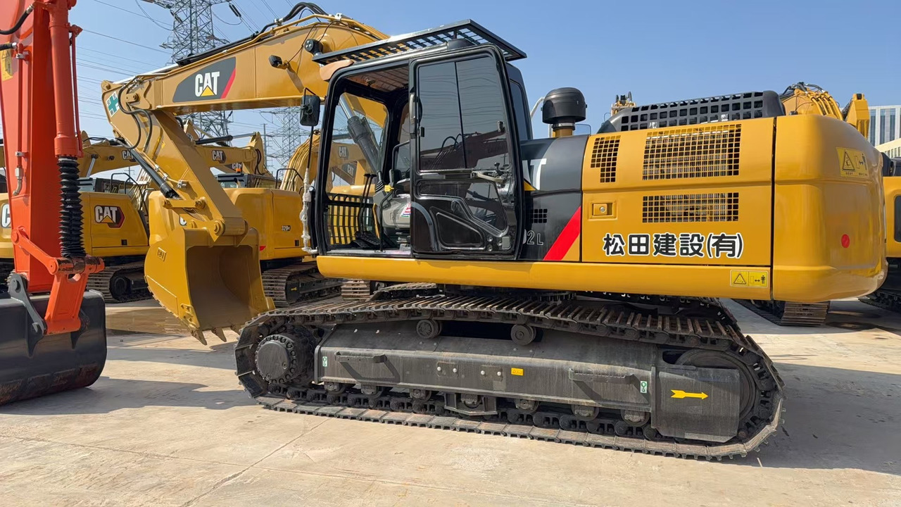 CATERPILLAR 330D2 - Pelle sur chenille: photos 4 CATERPILLAR 330D2 - Pelle sur chenille: photos 4