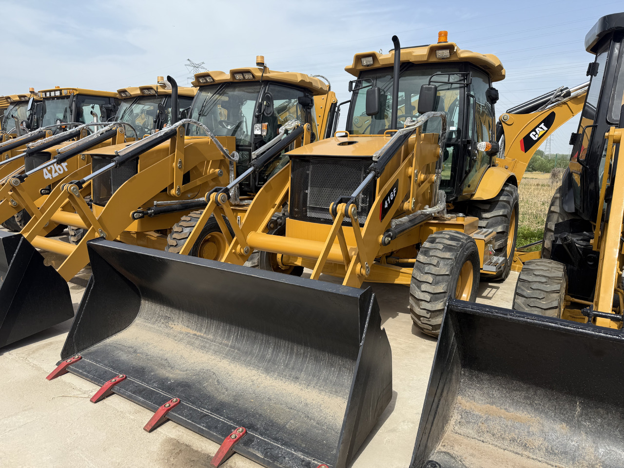 CATERPILLAR 416F - Tractopelle: photos 1 CATERPILLAR 416F - Tractopelle: photos 1
