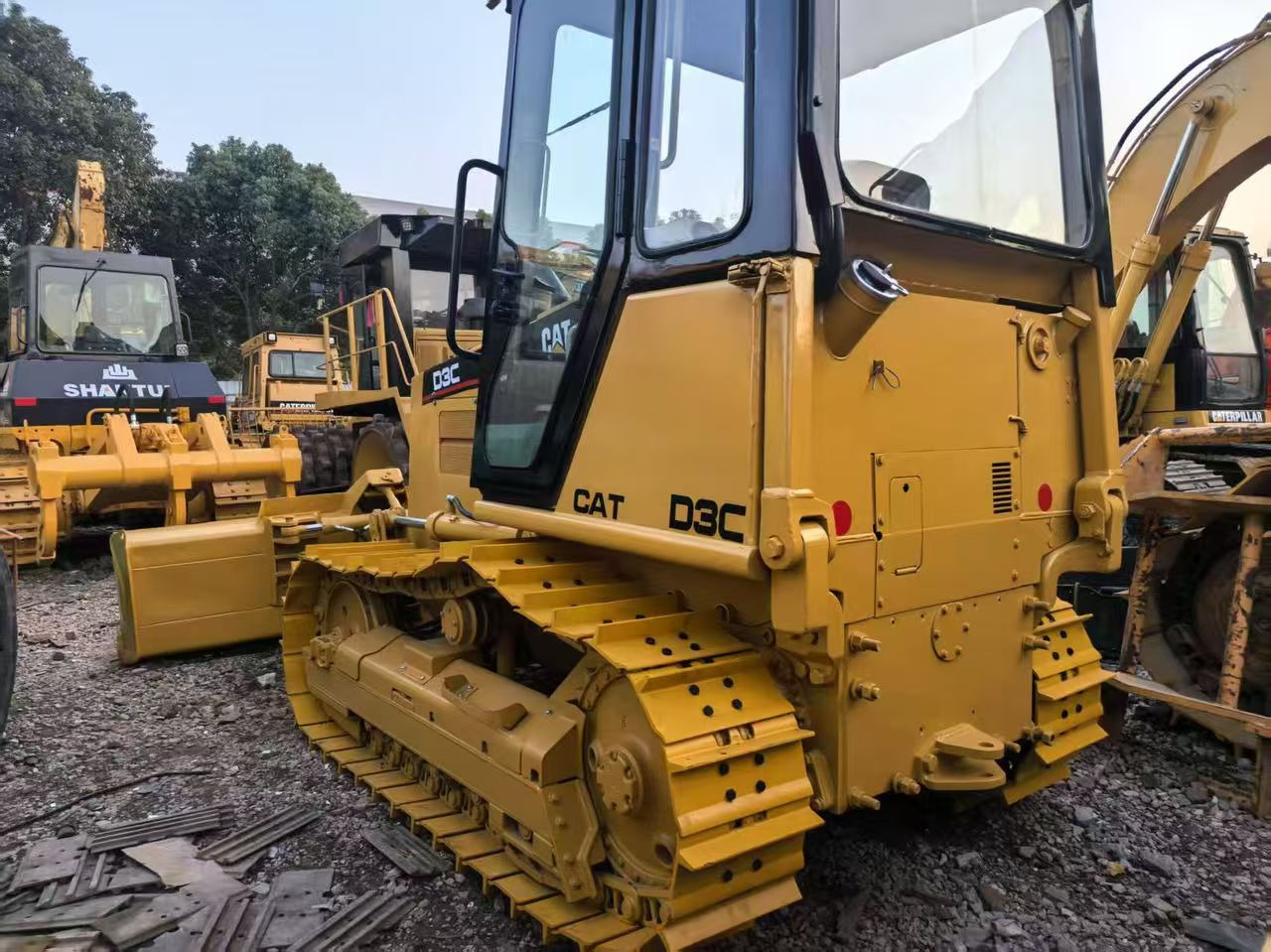 CATERPILLAR D3C - Bulldozer: photos 3 CATERPILLAR D3C - Bulldozer: photos 3