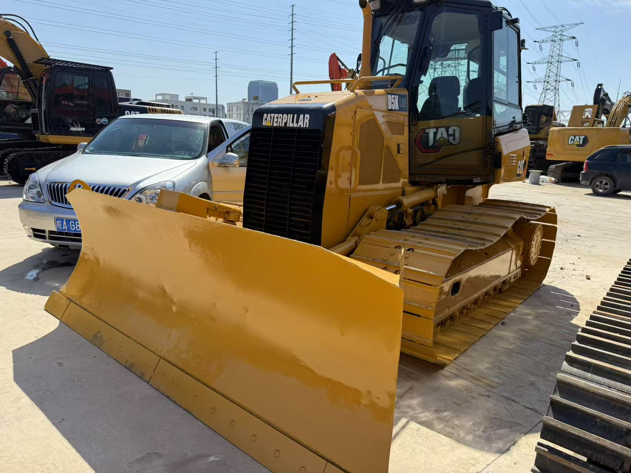 CATERPILLAR D5K - Bulldozer: photos 1 CATERPILLAR D5K - Bulldozer: photos 1