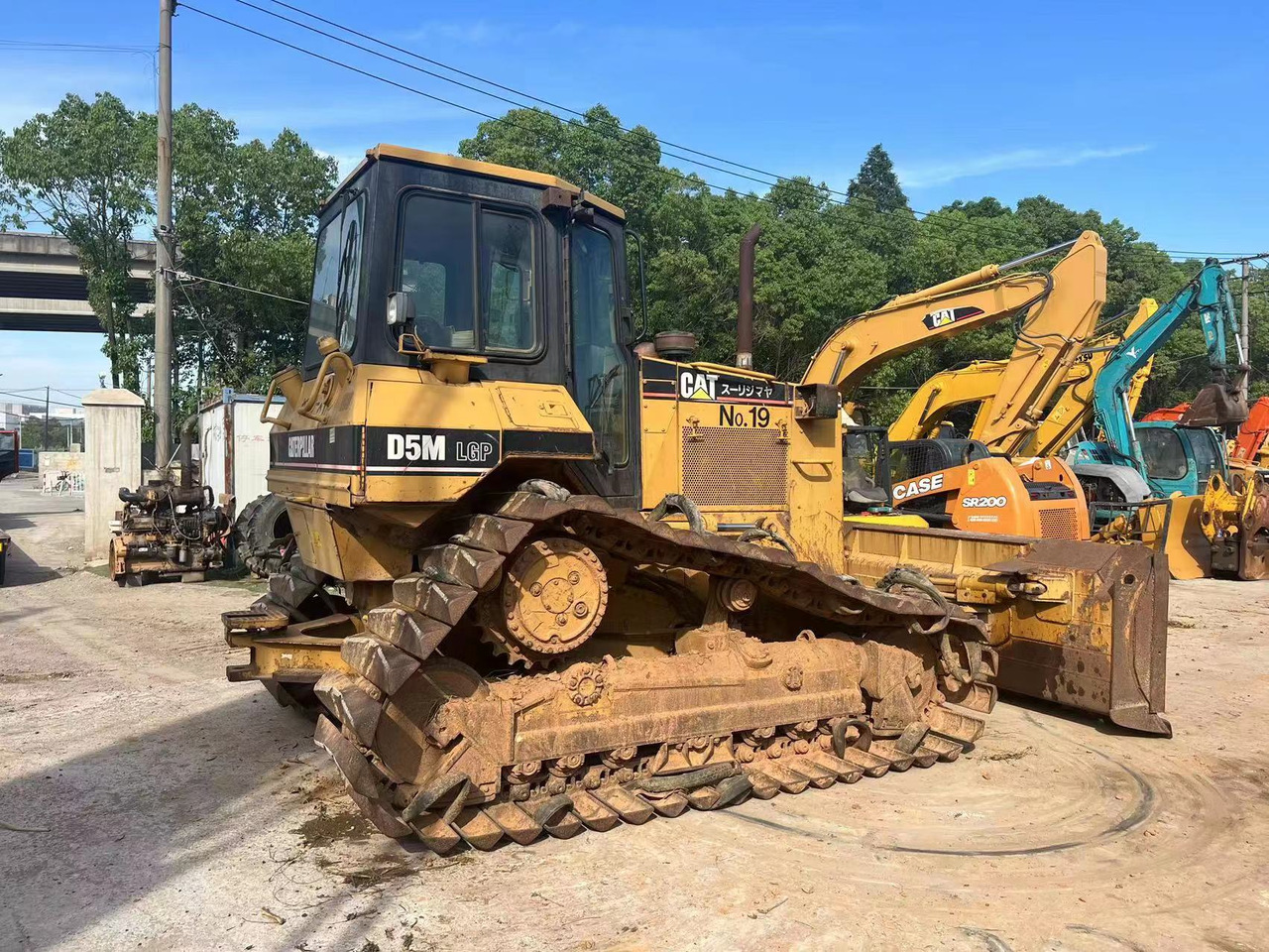 CATERPILLAR D5M - Bulldozer: photos 1 CATERPILLAR D5M - Bulldozer: photos 1