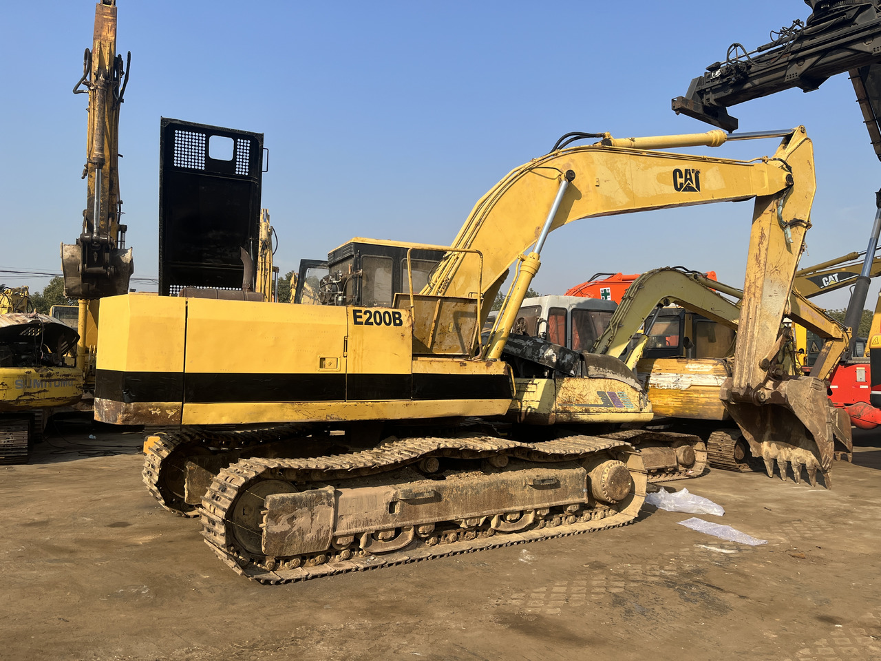 CATERPILLAR E200 - Pelle sur chenille: photos 5 CATERPILLAR E200 - Pelle sur chenille: photos 5